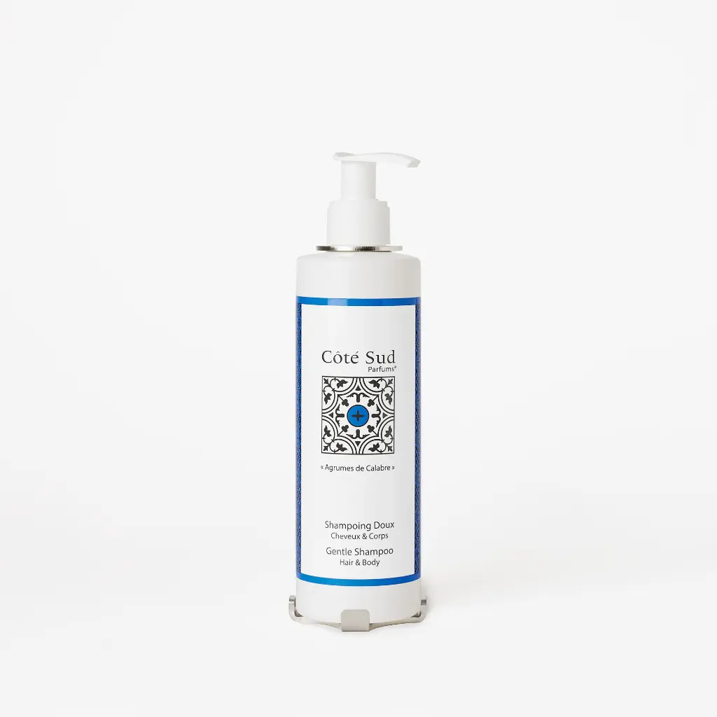 CoteSud-agrumes-packshot-shampoing-doux-socleinox.webp